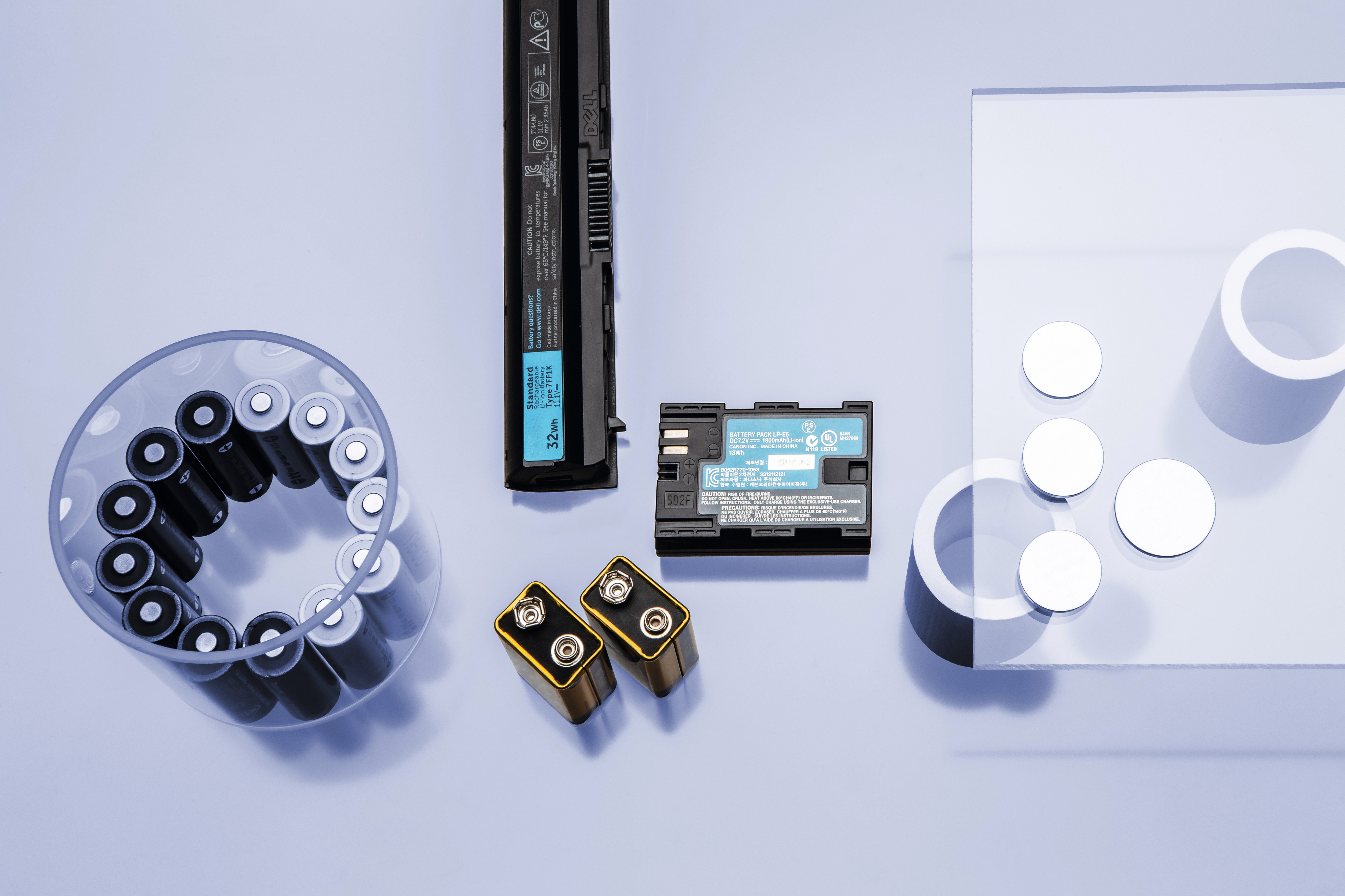 Batteries : De la théorie aux usages pratiques pour caractériser les différents éléments qui les composent