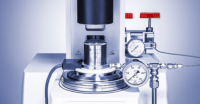 Pressure up to 170 bar (self-, gas- or liquid pressurization)