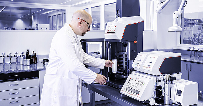 Špičkový systém: PBA 5001 Beer s analýzou celkového objemu kyslíku v balení (TPO)