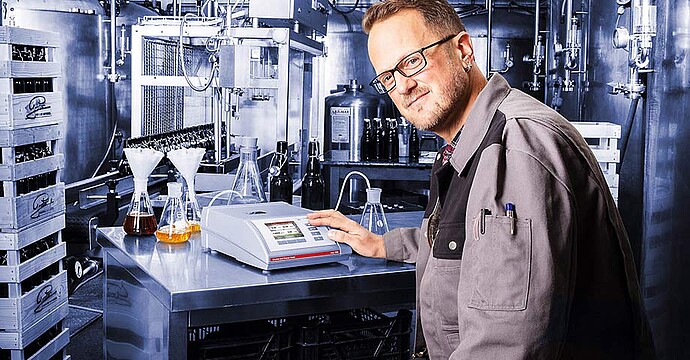 Standardized sample handling for intuitive operation Standardized sample handling for intuitive operation
