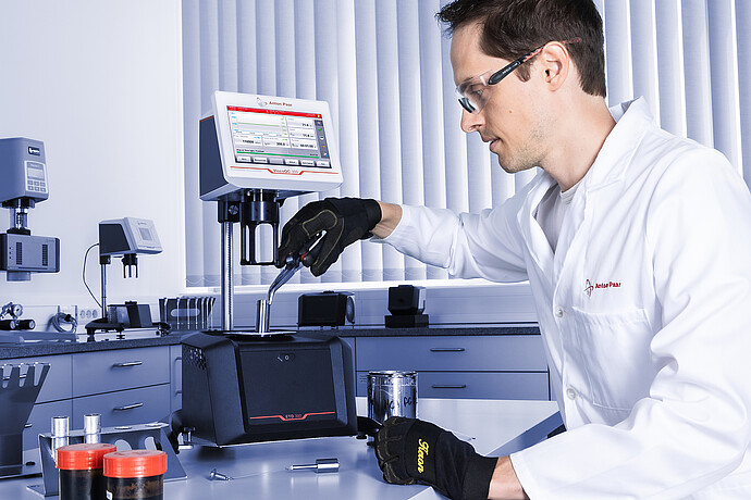 Automated high-temperature viscometer setup