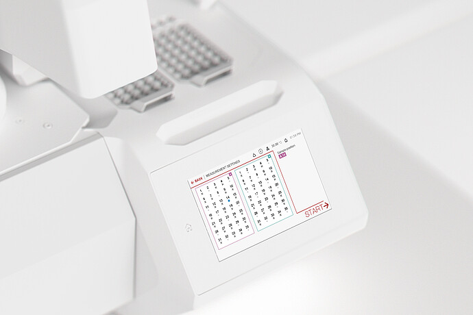 Julia Suite measurement screen showing PET heat-flow data beside sample trays on an Anton Paar lab instrument