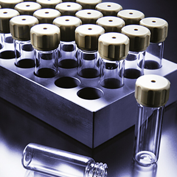 Screwable Wheaton® glass vials (15x46 mm) for use in Rotor 64MG5 and Rotor 4X24 MG5.