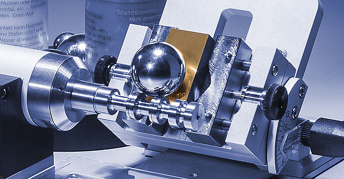 Analysis of coating thicknesses between 0.1 μm and 50 μm