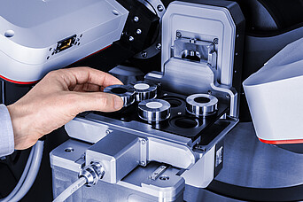 XRDynamic Autosampler with vertical sample magazines holding samples for automated X-ray diffraction.