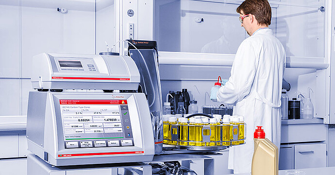 Time-saving multiparameter measurement for lubricant samples