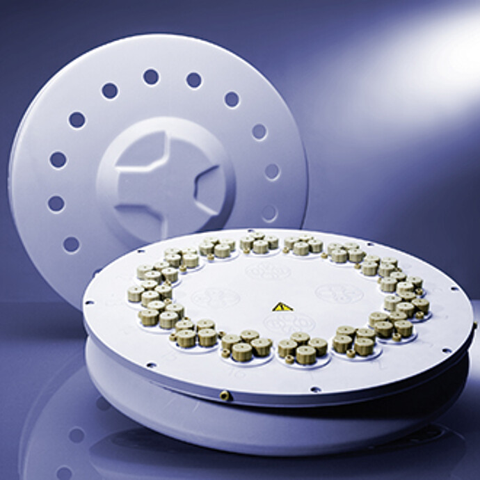 Il rotore 64MG5 è espressamente progettato per un'elevata produttività e per la creazione e sviluppo di una libreria di composti chimici nell'ordine del grammo. La configurazione di questo affidabile strumento prevede 64 fiale in vetro usa e getta, divise in 16 gruppi da quattro. La chiusura ermetica con tappi a vite modificati consente l'uso di fiale standard da 5 mL per condizioni di reazione di 200 °C e 20 bar.