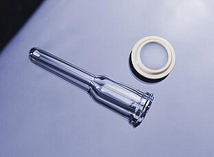 This vial type was introduced to allow beneficial application of volumes below 2 mL in Monowave 300. As with all other vial types, the G4 vial tolerates conditions up to 300 °C and 30 bar and therefore enables efficient method development with the lowest quantities. Even stirring is possible to ensure agitation of the reaction mixture. This vial type was introduced to allow beneficial application of volumes below 2 mL in Monowave 300. As with all other vial types, the G4 vial tolerates conditions up to 300 °C and 30 bar and therefore enables efficient method development with the lowest quantities. Even stirring is possible to ensure agitation of the reaction mixture.