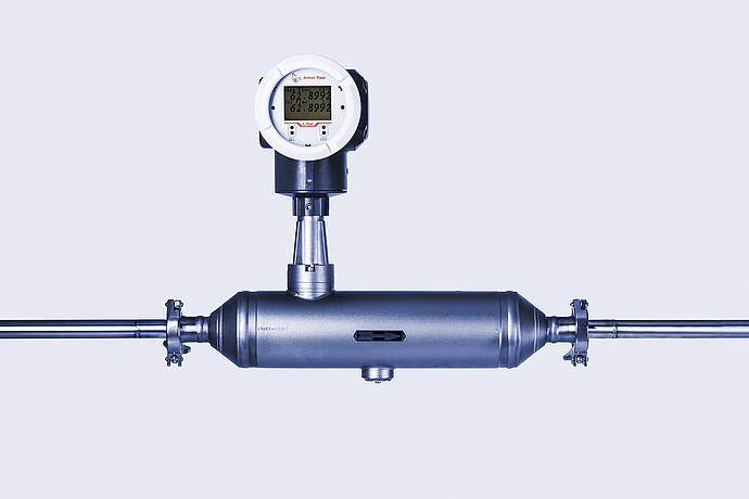 The Type S L-Cor 6000 Coriolis mass flow meter, whose wetted parts of made of chemically resistant titanium, is shown from the front