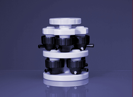 The seal forming device enables the proper pre-forming and safe storage of seals and screw caps of Rotor 8 and 16. One unit has a capacity for 8 caps/seals of different kinds. Storage in this device prolongs the lifetime of the lip-type seals.