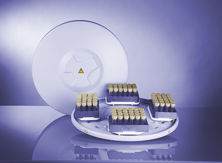 El rotor 4x24MG5 está especialmente diseñado para la generación de cribado sistemático de (posibles) prototipos en escala de gramo y el método paralelo de optimización en síntesis por microondas. Su confiable configuración cuenta con 96 viales de vidrio desechables organizados en bloques de carburo de silicio en formato ANSI con una conveniente matriz de 6x4 para condiciones de reacción de hasta 200 °C y 20 bar.